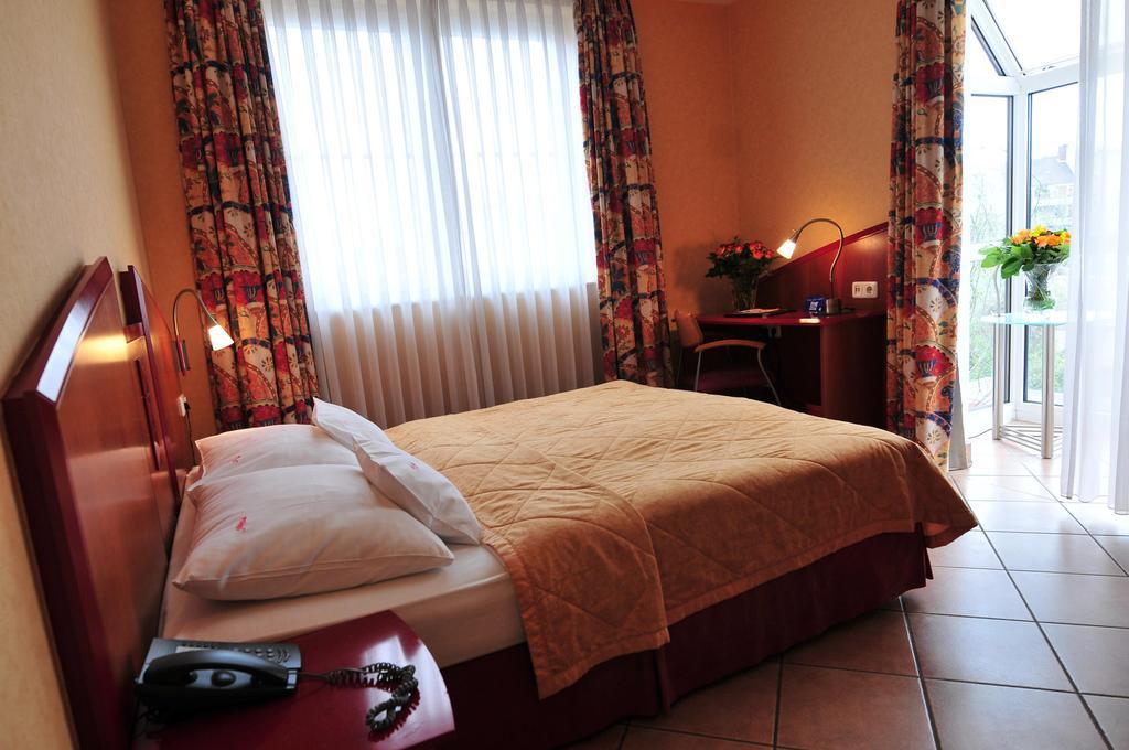 Hotel Mado Cologne Room photo