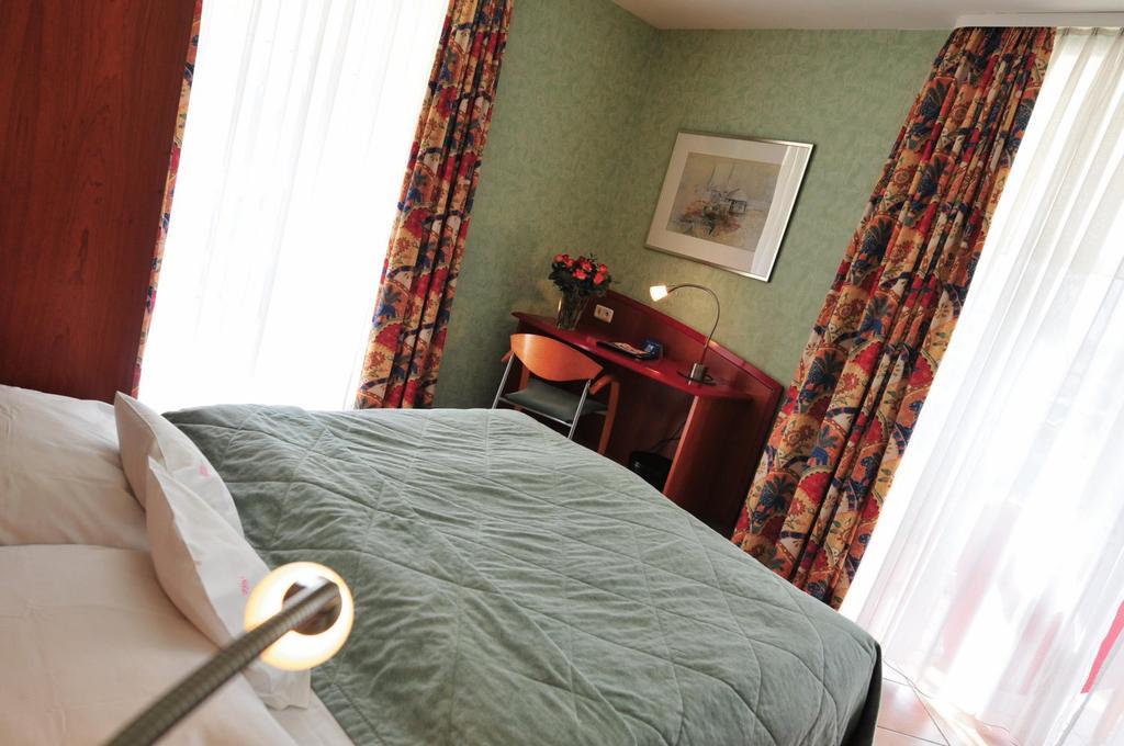 Hotel Mado Cologne Room photo